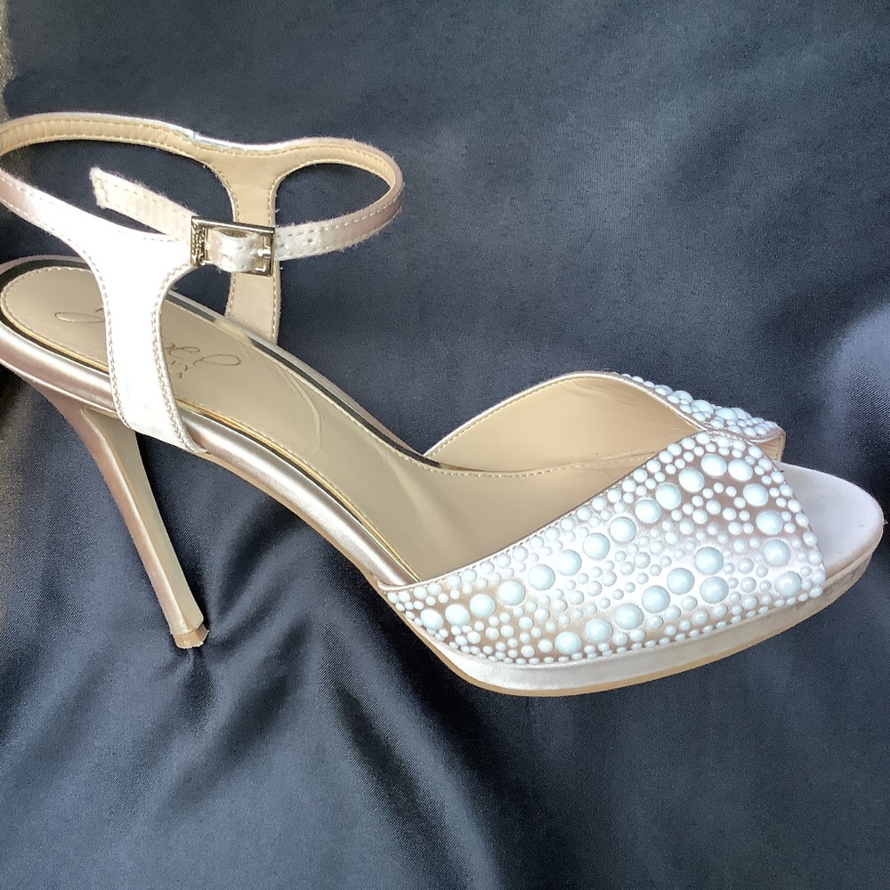 EUC Jewell Badgley‎ Mischka pearl heels stiletto